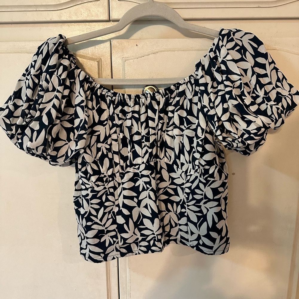 ABERCROMBIE Ruched Puff Sleeve Scoopneck Top NWT - Picture 2 of 12